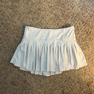 White Gold Hinge pleated tennis skirt. Size L. Great condition!